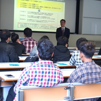 新入生・編入生の留学生対象「留学生就職ガイダンス」開催しました